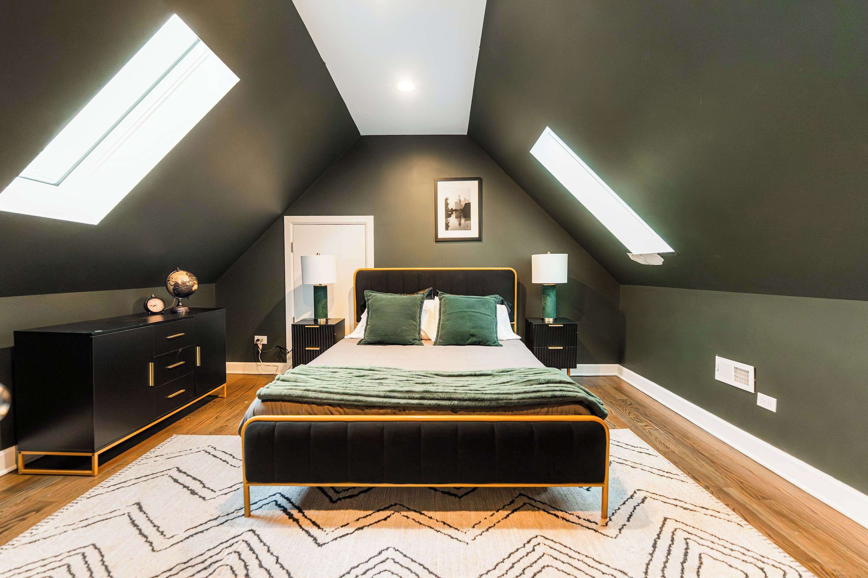 4 bedrooms, desk, iron/ironing board, travel crib