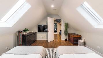 4 bedrooms, desk, iron/ironing board, travel crib