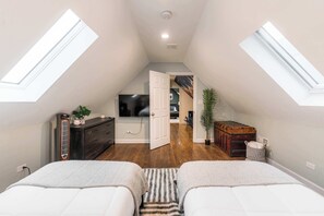 4 Schlafzimmer, Schreibtisch, Bügeleisen/Bügelbrett, Reisekinderbett