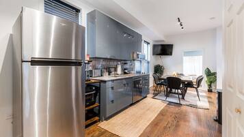 Fridge, microwave, stovetop, dishwasher