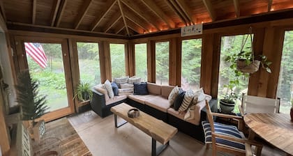 Cozy, updated 3bd home in Holderness-Squam Lake- walk to town-AC!