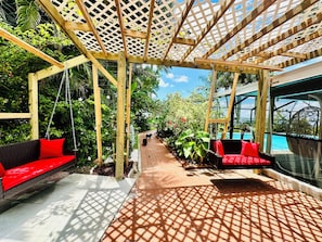 Terrace/patio - Waterfront House with Heated Pool, Jacuzzi & Private Dock (Fort Myers)