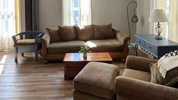 Smart TV, DVD player, books