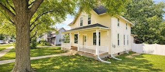 Charming 1920 Historic Home near Huntley Square with Arcade Games!