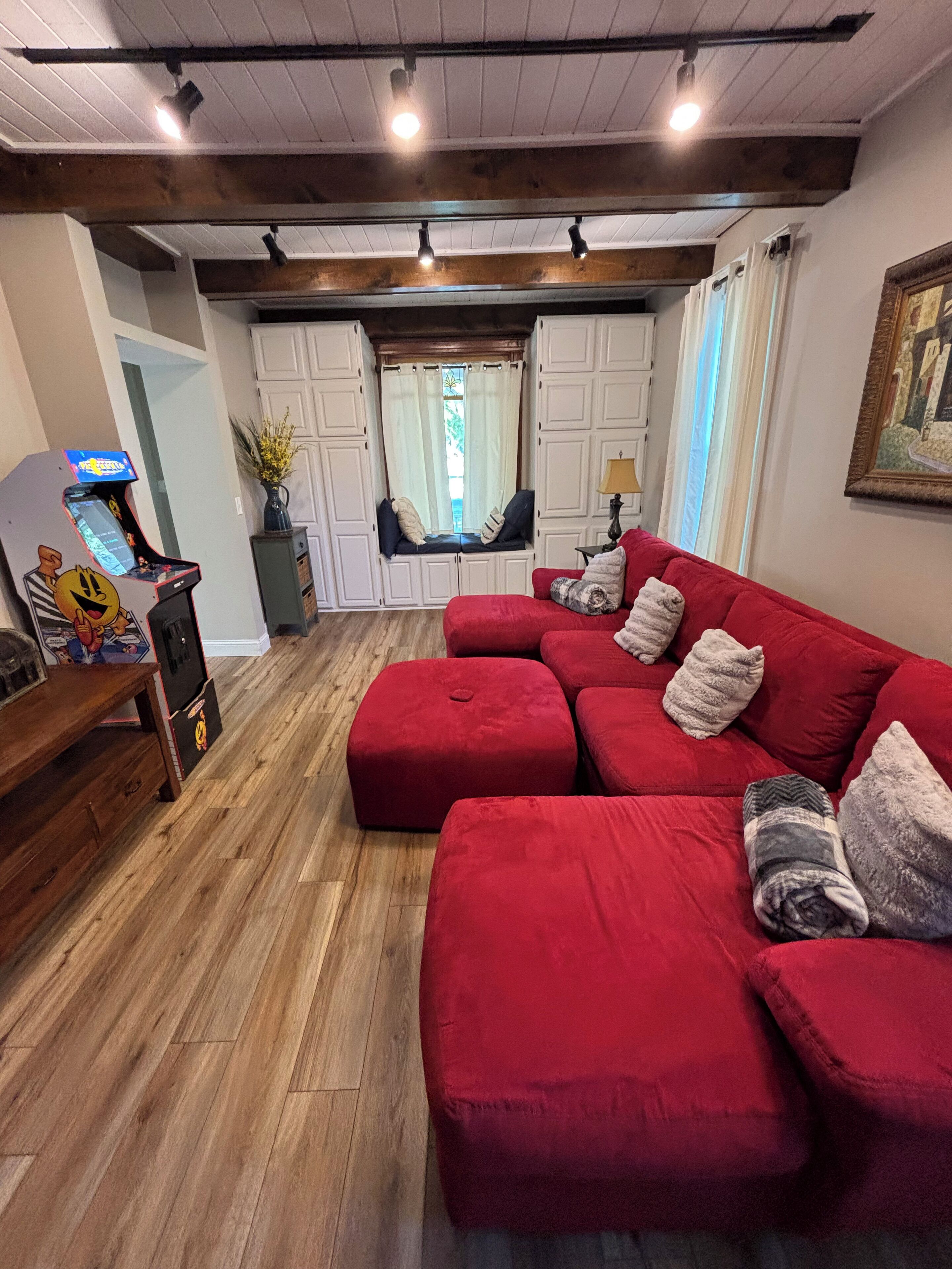 Älytelevisio, DVD-soitin, kirjoja