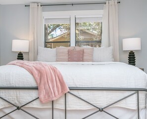 2 bedrooms, iron/ironing board, free WiFi, bed sheets
