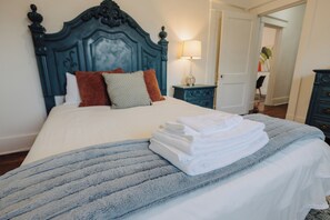 2 bedrooms, desk, iron/ironing board, free WiFi - Historic Revival 2BR Midtown Memphis Free Parking (Memphis)