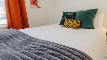 2 slaapkamers, een bureau, een strijkplank/strijkijzer, gratis wifi