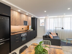 Réfrigérateur, micro-ondes, four, lave-vaisselle