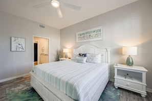 Unclassified image, 3 of 33, button - Naples Escape in Regatta w/ Resort Amenities! (Naples)
