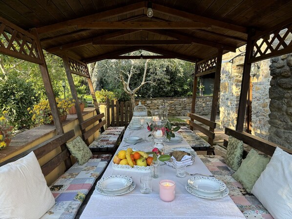 تناول الطعام بالخارج