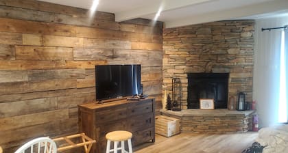 Superb suite with magnificent lake and mountain views