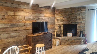 Superb suite with magnificent lake and mountain views