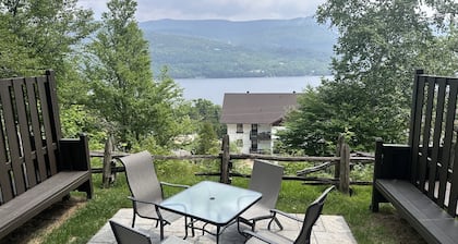 A beautiful suite with a magnificent view of the lake and the mountains