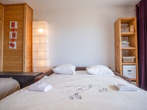 2 bedrooms, WiFi, bed sheets