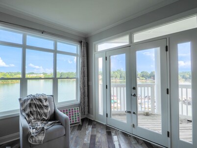 Top Shelf by SoCharm | Luxury Penthouse - Restaurants, Community Pool, Massage, and More!