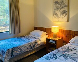 2 bedrooms, travel cot, bed sheets