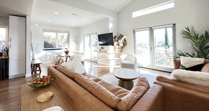 Bright 4 Bedroom Mountain View Home By Arts Plaza