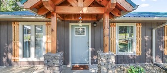 2 bedrooms, 2 baths, 1000 sq ft lodge close to the lake.