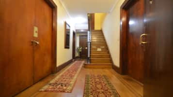 Studio Suite (Attic) | Reception