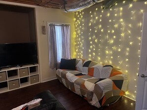 Smart TV, chimenea, videojuegos y reproductor de DVD 