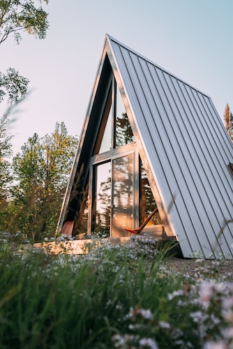 Lake Superior A-Frame w/ Sauna-Near GM + Dog Friendly. 1min Walk to Beach.