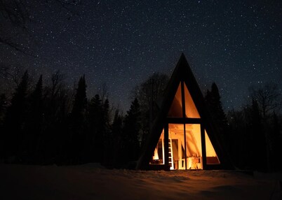 Lake Superior A-Frame w/ Sauna-Near GM + Dog Friendly. 1min Walk to Beach.