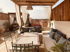 Outdoor dining - RIAD 212, a magnificent riad in the heart of the Medina - Marrakech (Marrakech)