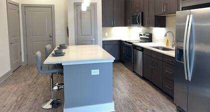 Luxury Creator's Loft | Onsite Pool!