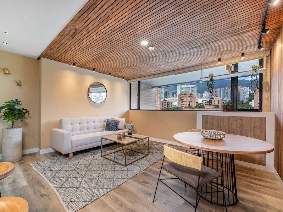 Apartment (806) | Wohnbereich | 50-Zoll-Smart-TV mit Kabelempfang, Fernseher