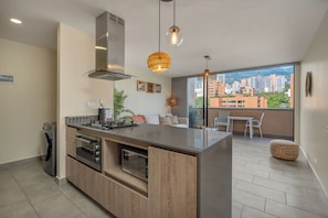 公寓 (706) | 私人厨房 | 迷你冰箱、微波炉、茶具/咖啡用具、搅拌机