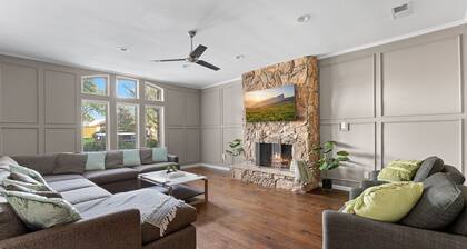 Luxury Home Sleeps 20 with Heated Pool & Billiard