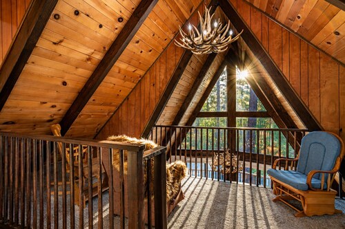 A-Frame Cabin | Wood-Burning Fireplace + Deck + Firepit | 3 Min to Bear Mountain