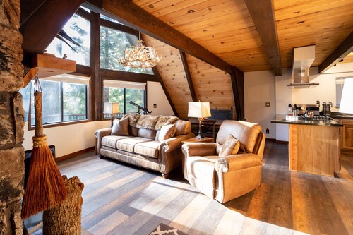 A-Frame Cabin • Large Deck + Firepit • 3 Mins to Bear Mountain | Bear's Lair