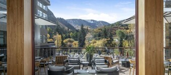 Unique Lux Suite, Riverfrt Resort & Spa, Ski in out,Hot tub,Ski Valet,Rm Service