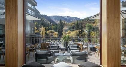 Unique Lux Suite, Riverfrt Resort & Spa, Ski in out,Hot tub,Ski Valet,Rm Service