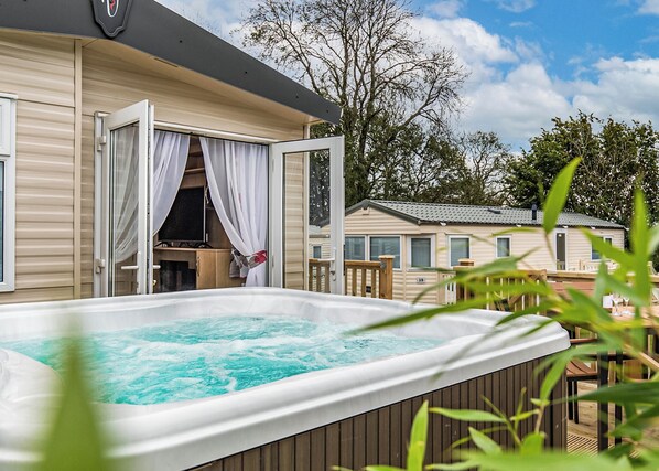 Terrace/patio - Contemporary caravan with one double and one twin. (Narberth)