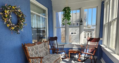 The Bluebell Manor - Home theater- Walk to Downtown