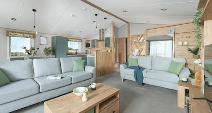 Superior Oak Lodge (Sleeps 6)