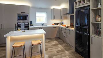 Fridge, oven, stovetop, toaster