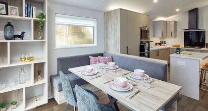 Superior Oak Lodge (Sleeps 6)