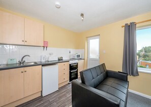 Refrigerador, horno, parrilla de estufa y tostadora 