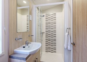 Bathroom - 2 bedroom accommodation in Calthwaite, Nr Penrith (Calthwaite, Nr Penrith)
