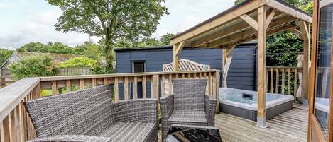 Tina de hidromasaje al aire libre