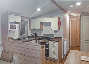 Oven - Modern caravan with one double and one twin. (Saundersfoot)