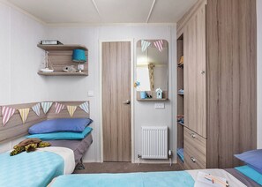 2 bedrooms - Modern caravan with one double and one twin. (Saundersfoot)