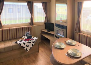 Living area - Hazel Standard (Pet Friendly) (Chapel St Leonards, Skegness)