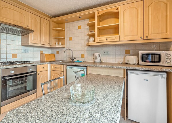 Fridge, oven, stovetop, toaster