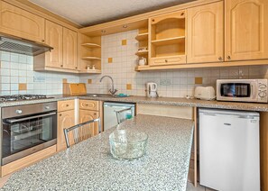 Frigorífic, forn, placa de cuina i torradora 