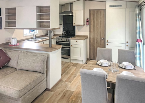 12ft-wide caravan with one double with en suite W.